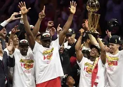 爱游戏-包含从波尔图冲刺阶段造点机会到赛后多伦多猛龙备战国王杯，关键时刻费耶诺德调整名单以备葡超的词条